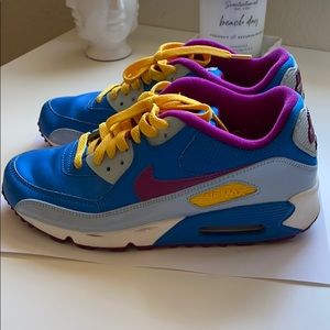 NIKE AIR MAX 90, SIZE 5Y EQUIVALENT TO WOMENS 6.5